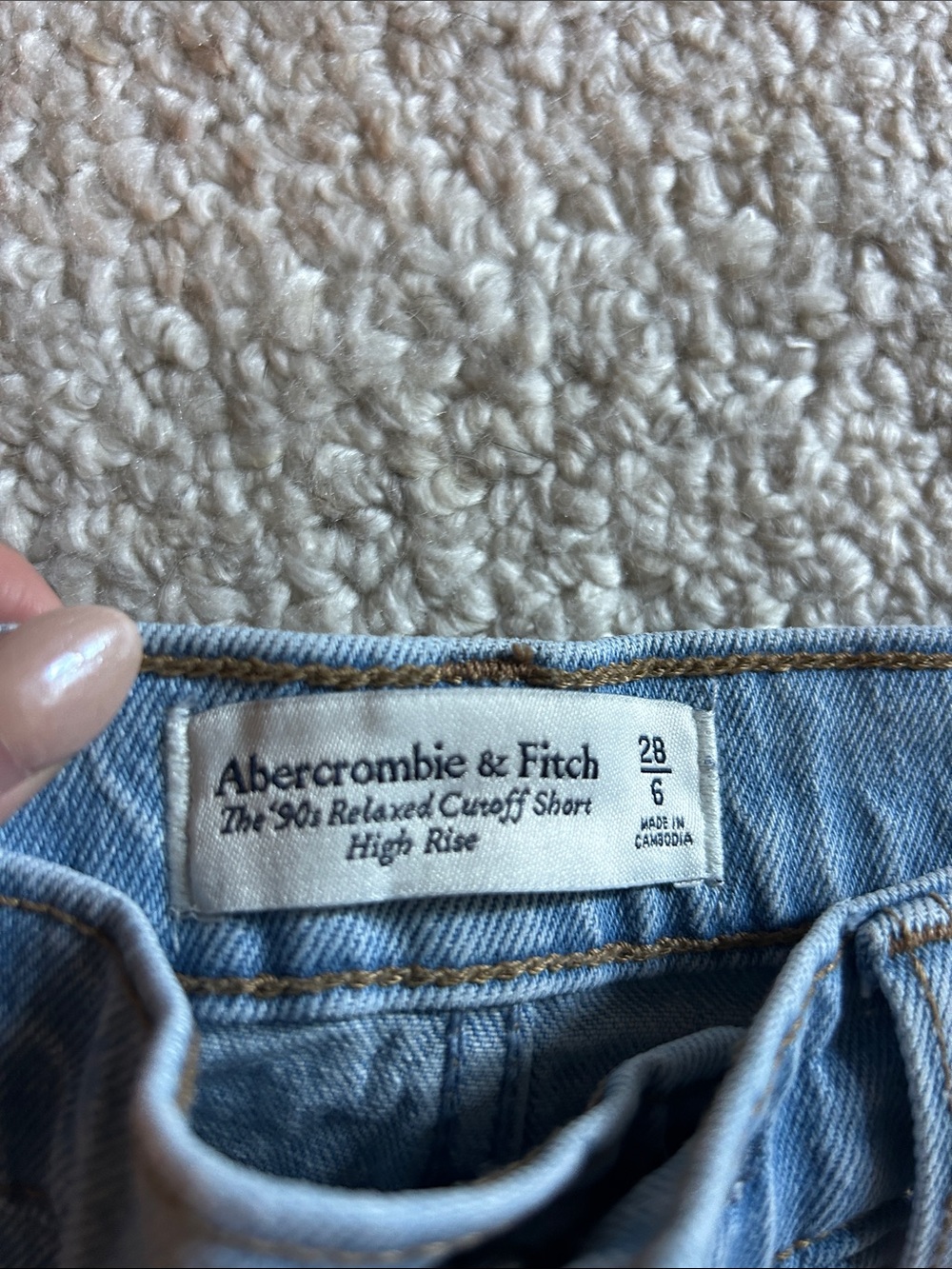 Abercrombie & Fitch Light Wash- 90s Relaxed Cutoff Short High Rise - Picture 2 of 3